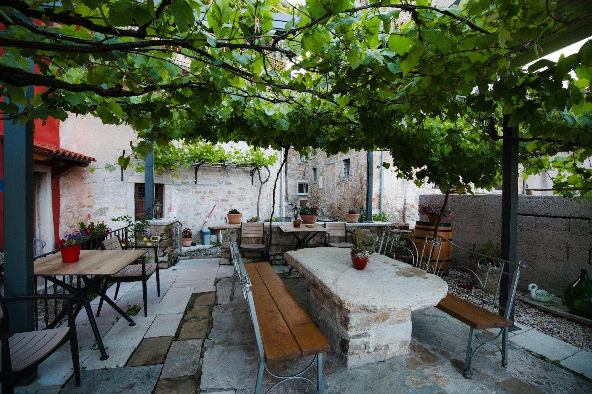 Guesthouse Villa Marija Мотовун Экстерьер фото